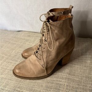 ALDO Women's Tan Lace-Up Ankle Boots